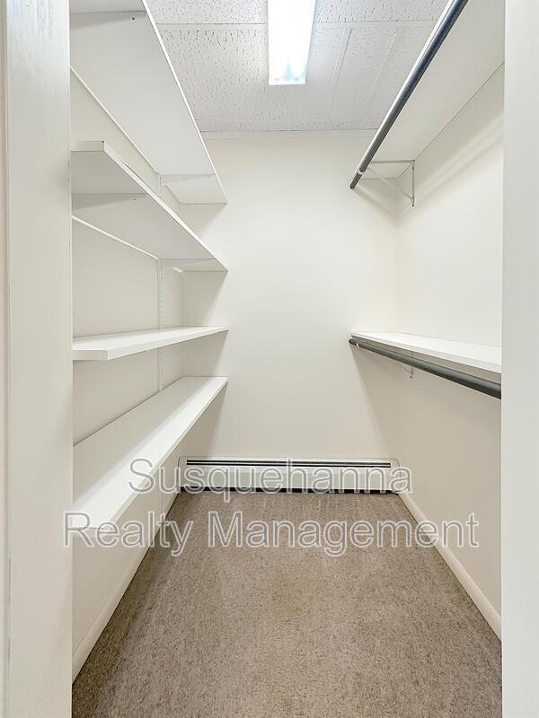 Building Photo - 14 Center Rd