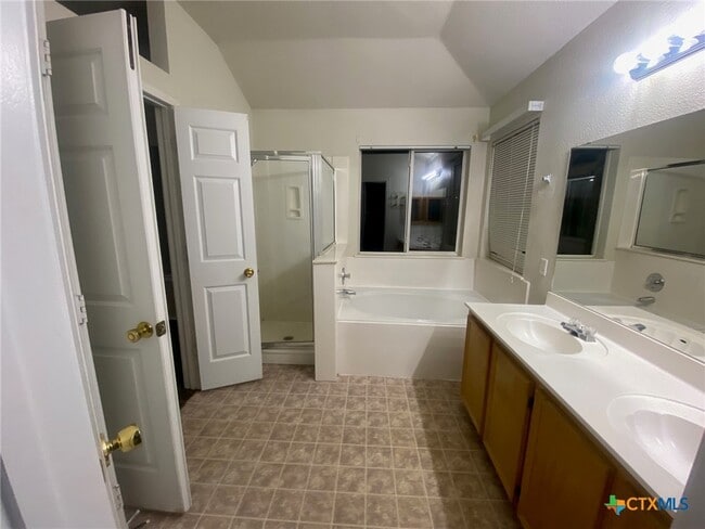 Building Photo - 2128 Modoc Dr