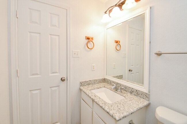Building Photo - 13837 Purplemartin St