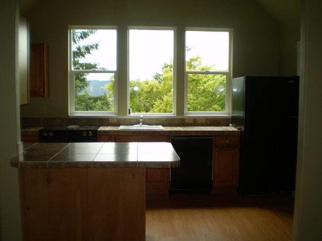 Building Photo - 2781 Spring Blvd