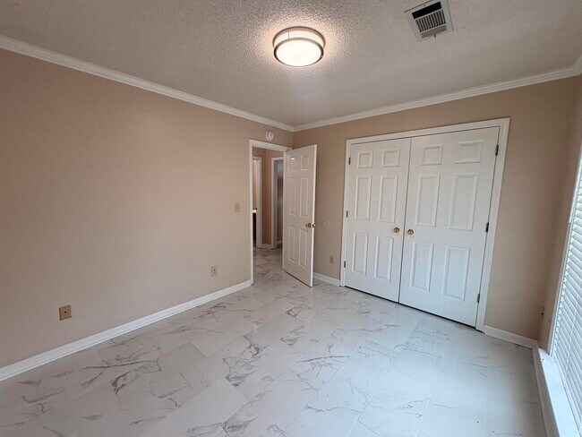 Building Photo - 390 N Ericson Rd