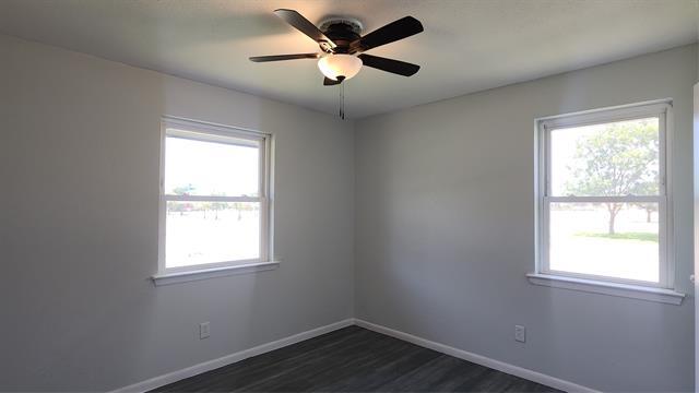 Building Photo - 3927 Emerald Dr