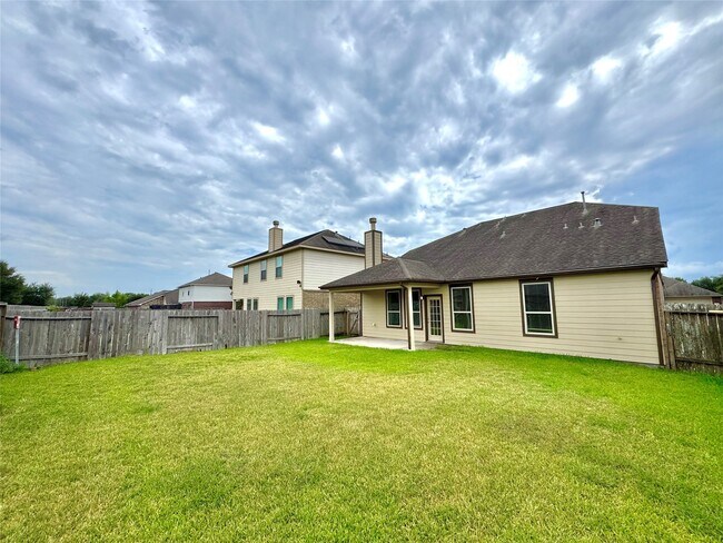 Building Photo - 3042 Camelia View Ln
