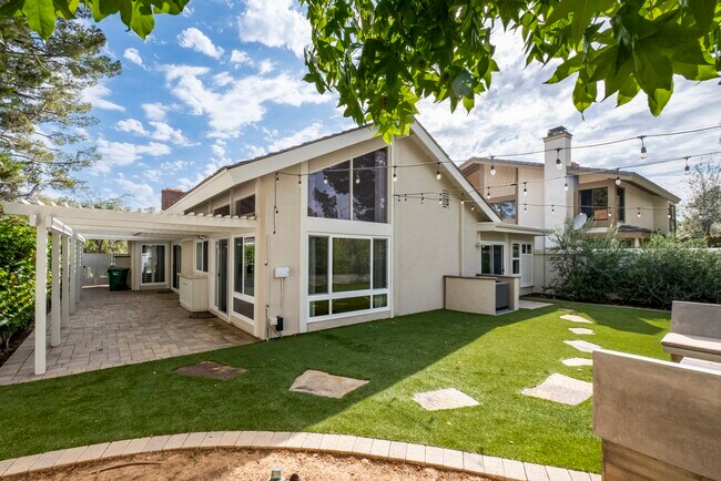 Building Photo - 4971 Hemlock