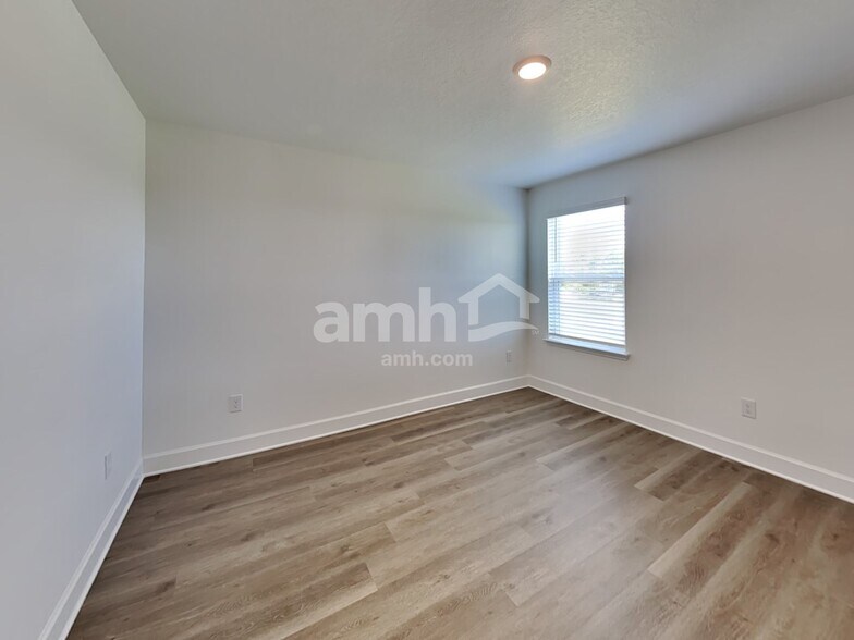 Building Photo - 37824 Dusty Saddle Ln