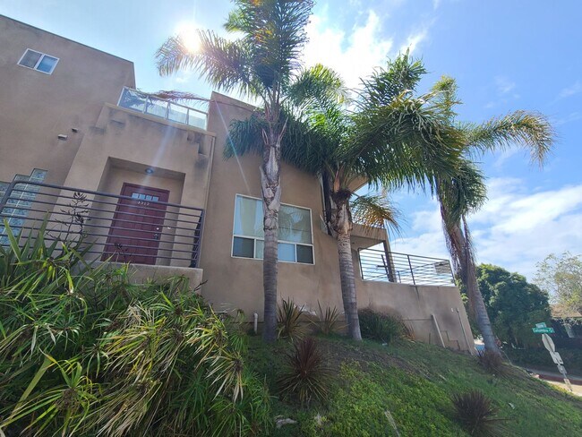 Building Photo - 2 Bed/2.5 Bath plus Large Bonus Room - For...