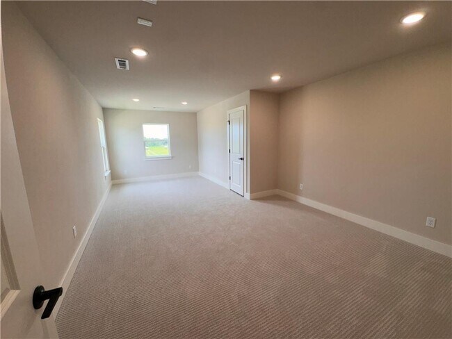 Building Photo - 970 Moksha St