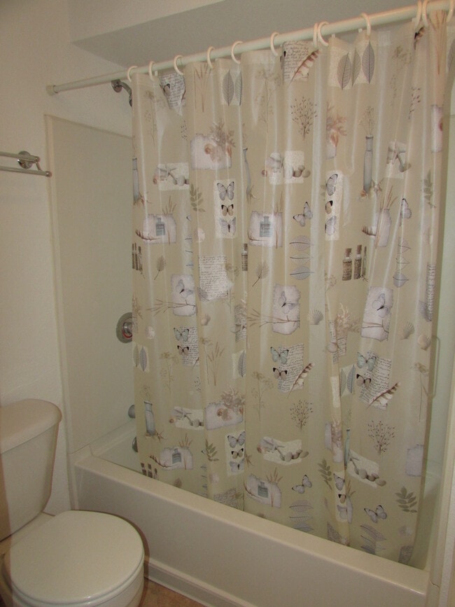 Building Photo - 3 BEDROOM | 2 BATH | SPACIOUS RAPID VALLEY...