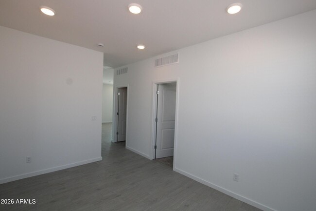 Building Photo - 5816 N 202nd Ln