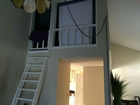 Building Photo - Spacious 2 Bedroom with LOFT!