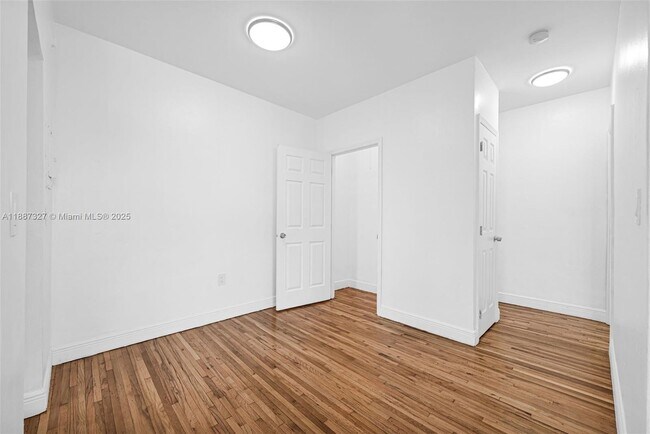 Building Photo - 320 85th St