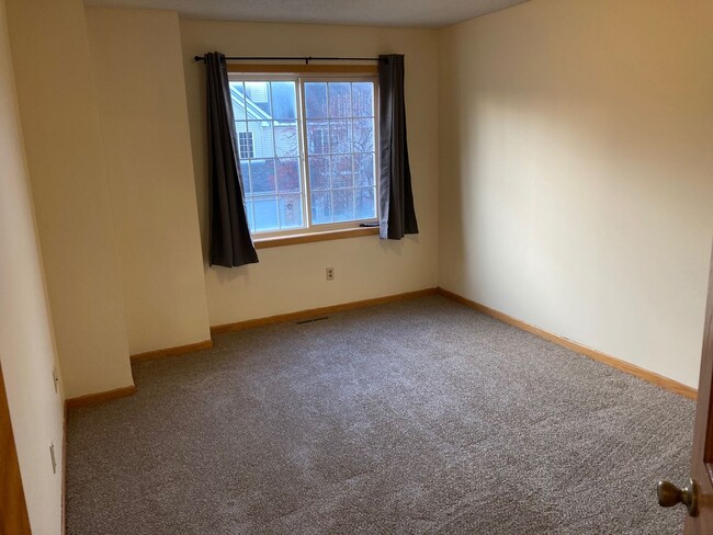 Building Photo - 2BR Woodbury Townhome in Perfect Location!