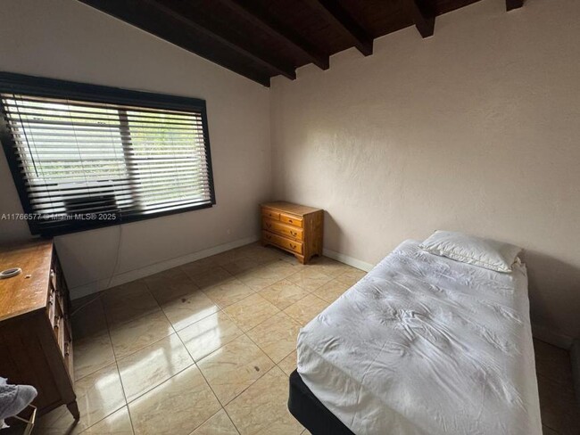 Building Photo - 3 bedroom in Miami FL 33169