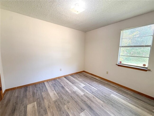 Building Photo - 736 Reynolds Ave