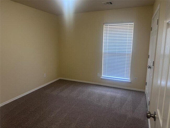 Building Photo - 9605 SW 16th St