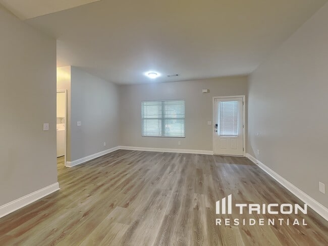 Building Photo - 517 Knollwood