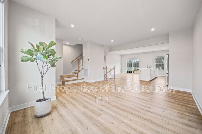 Building Photo - 332 Cramerton Mills Pkwy