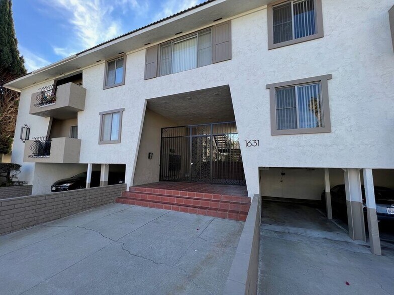 Building Photo - 1631 Barry Ave