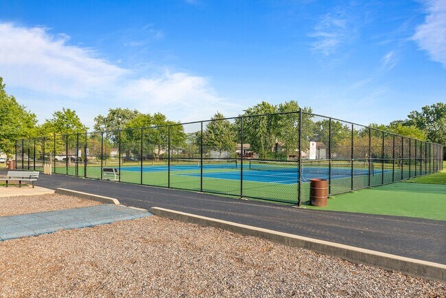 Building Photo - 208 W Hartford Dr