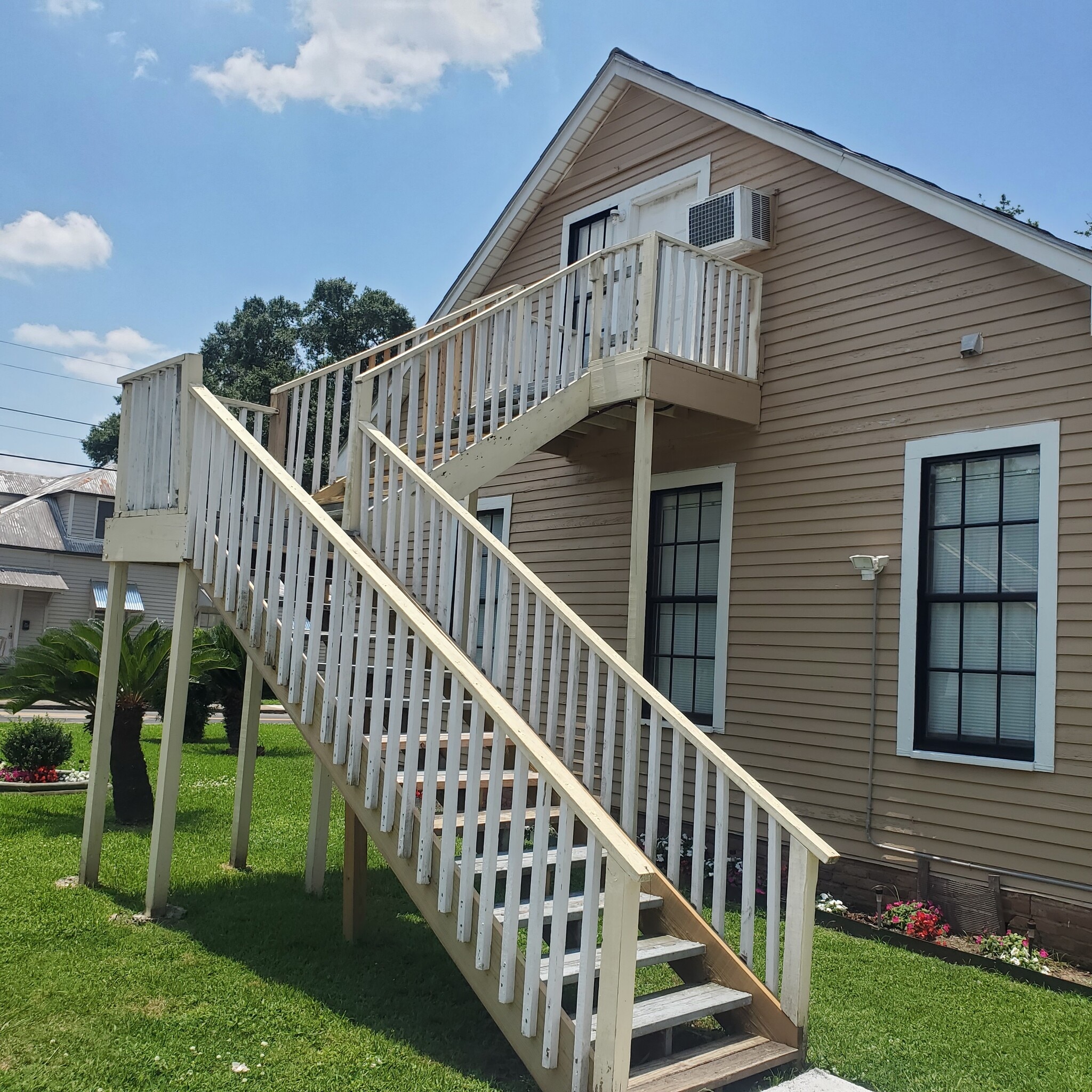 Loft entry - 314 Julia St