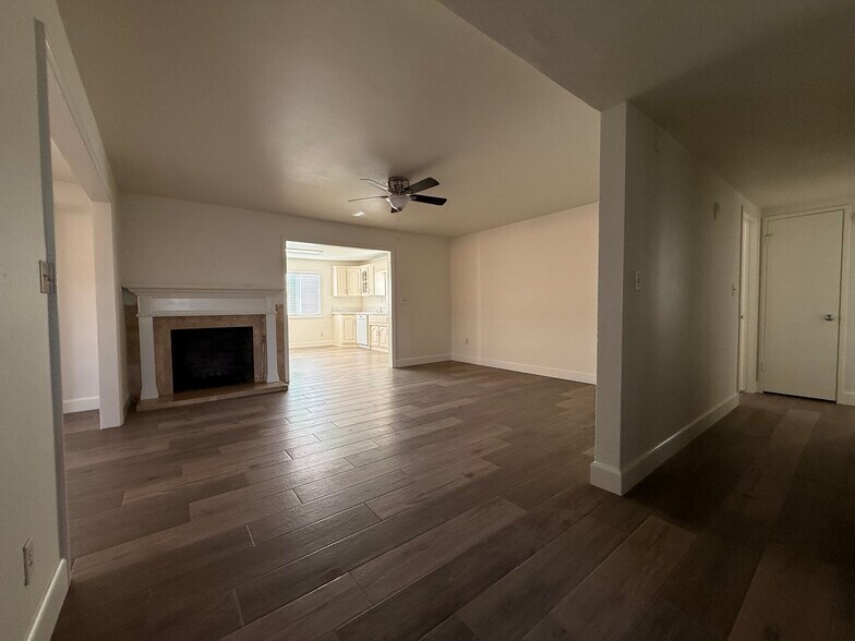 Building Photo - 15510 Oakbury Dr