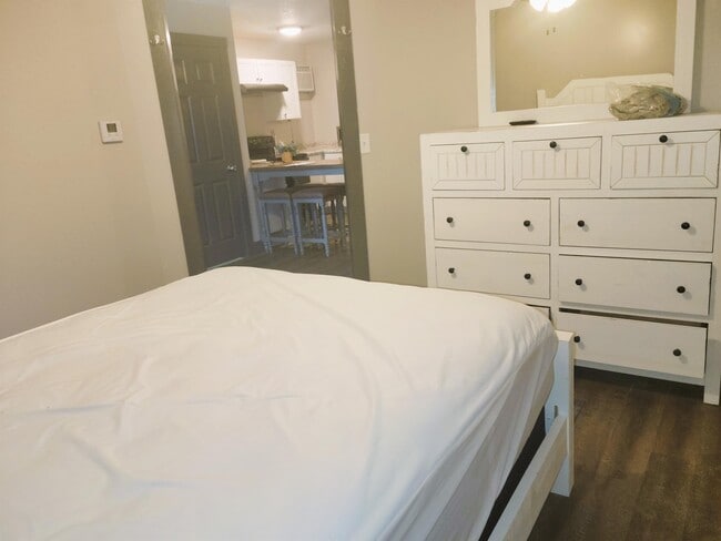 Building Photo - 209 E Main St