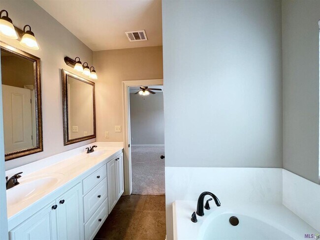 Building Photo - 1695 El Tigre Dr
