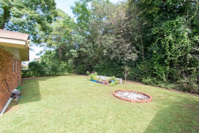 Building Photo - 122 Briarwood Dr