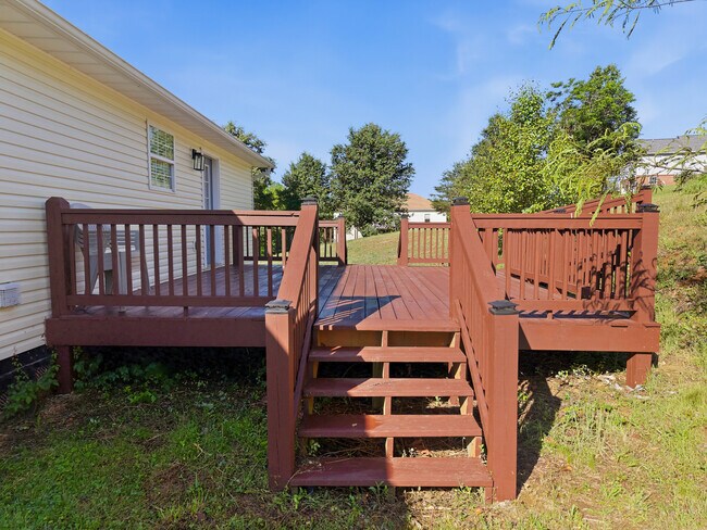 Building Photo - 1690 River Bend Rd
