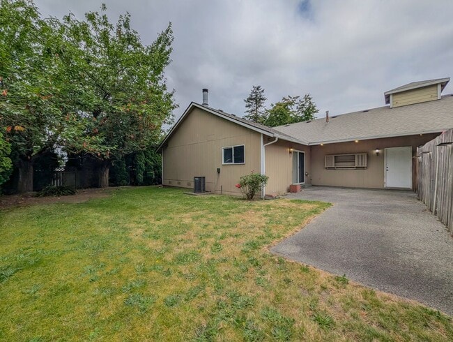 Building Photo - 4724 74th Pl NE