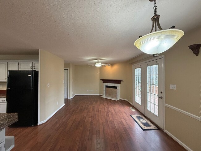 Building Photo - 928 Heatherstone Dr