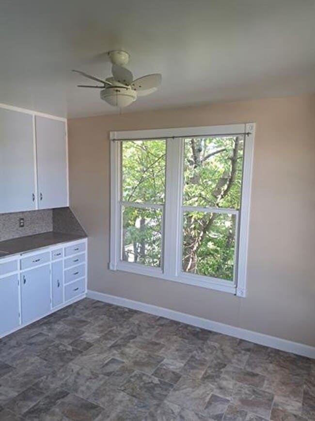 Building Photo - L987