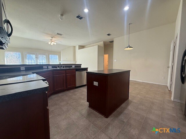 Building Photo - 2001 Hearthstone Dr