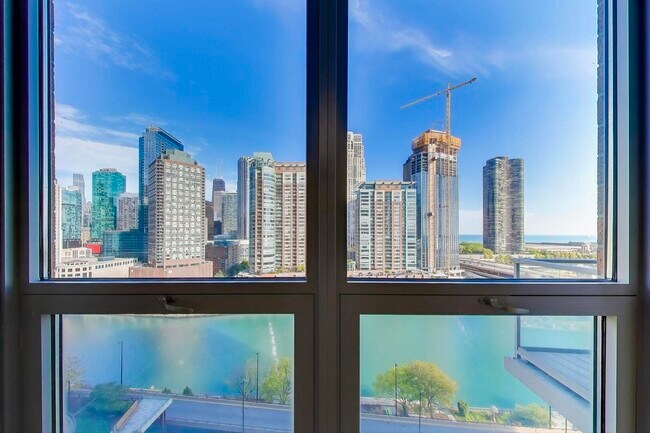 Building Photo - 420 E Waterside Dr