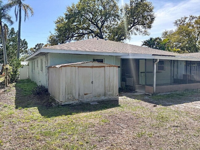 Building Photo - 10597 101st Ave