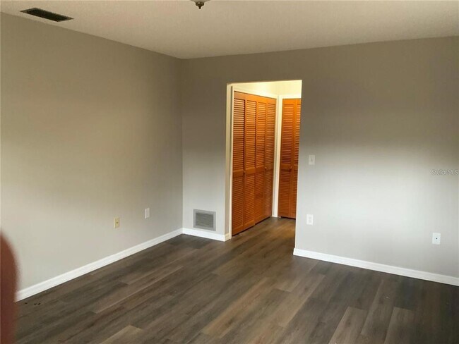 Building Photo - 2067 Red Cedar Ln