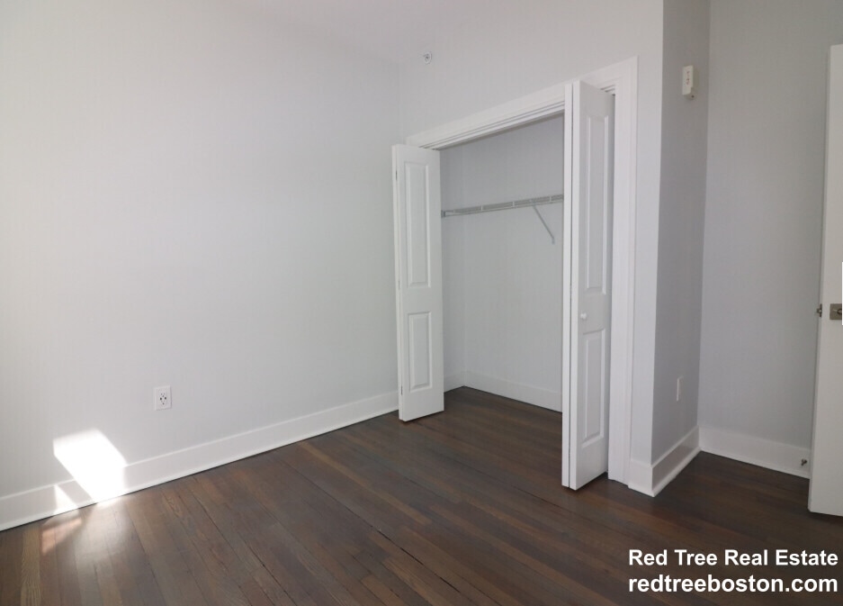 Building Photo - 81 Park Dr