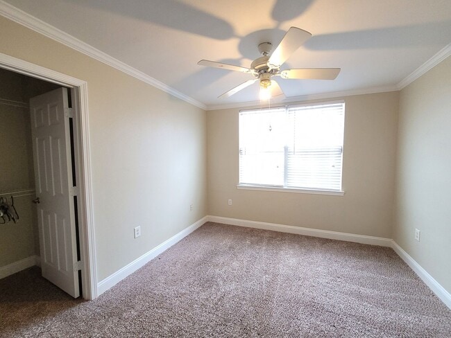 Building Photo - 803 Majestic Dr