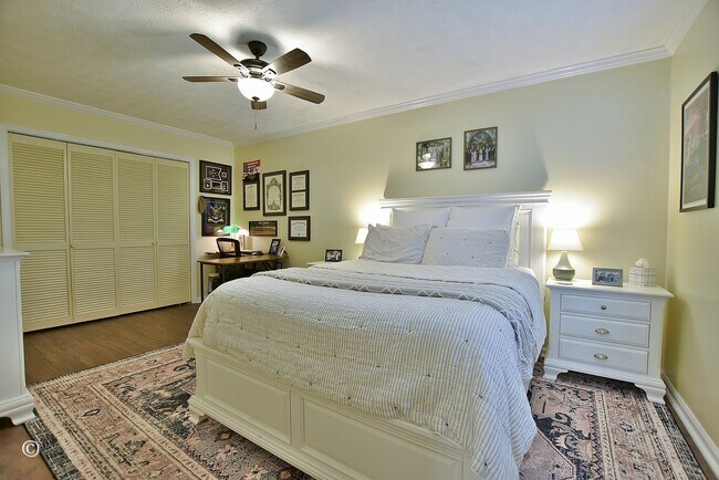 Building Photo - Move-in Ready 1-level in cul de sac with privacy fenced backyard