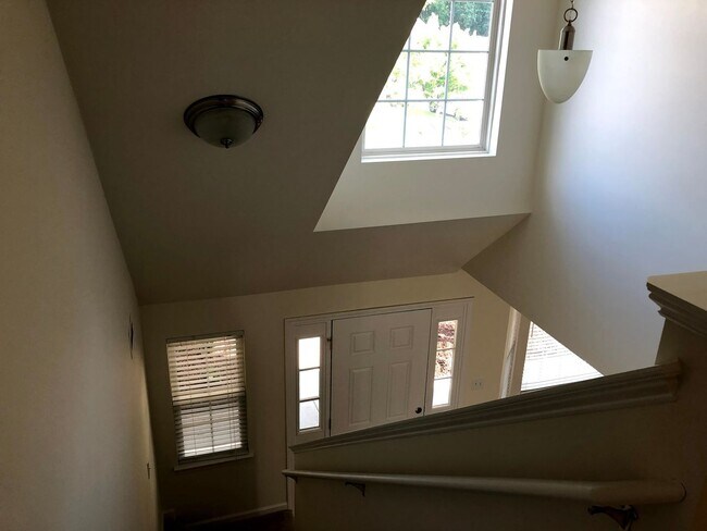 Building Photo - 3 bed 2.5 bath Spacious Home in Azalea Lakes