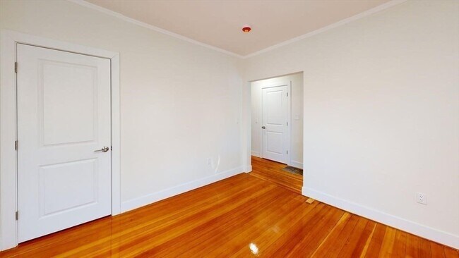 Building Photo - 391 Linwood Ave