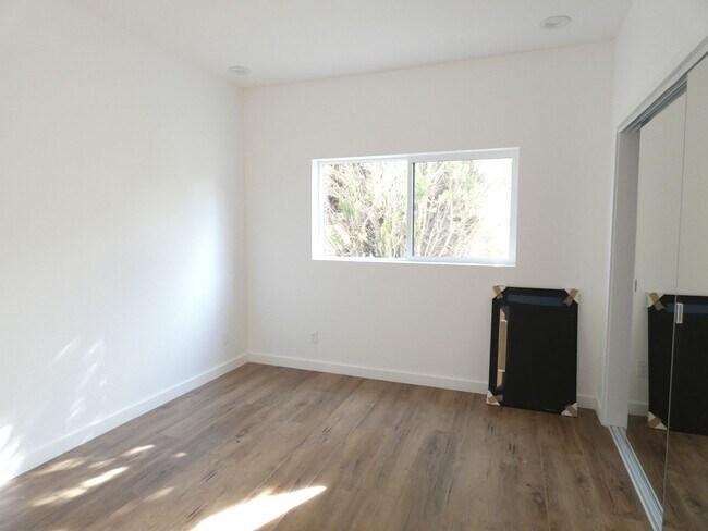 Building Photo - 6034 Craner Ave