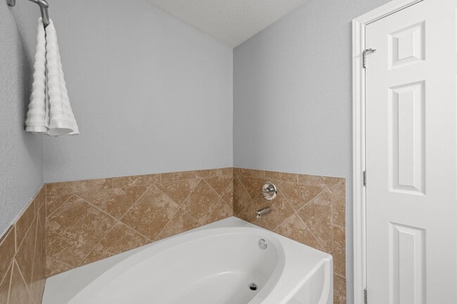 Building Photo - Cline