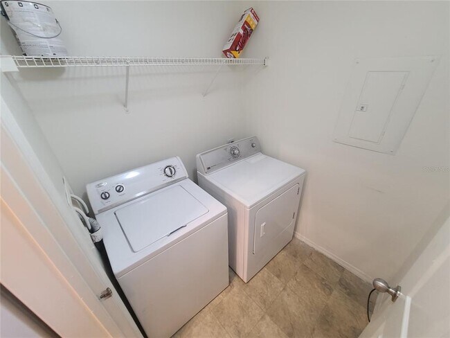 Building Photo - 5903 Willow Ridge Dr