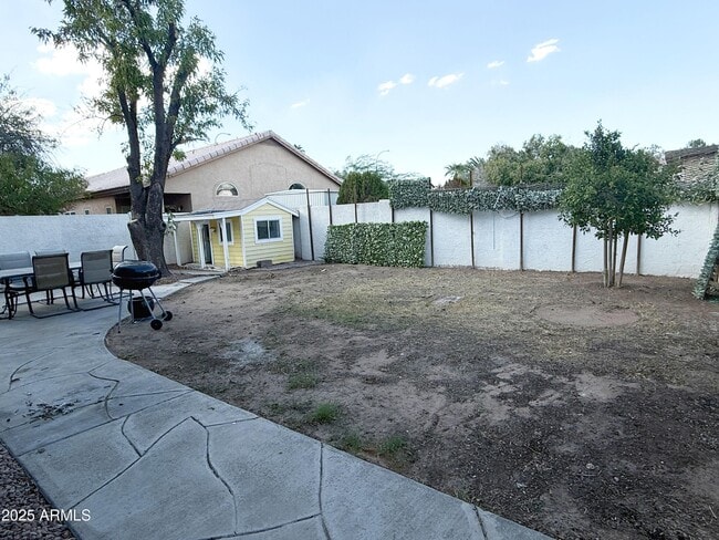 Building Photo - 1670 E Gary Dr