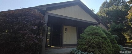 Building Photo - 364 Meadow Bridge Dr