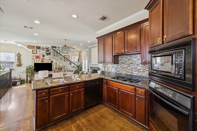 Building Photo - 2207 Austin St