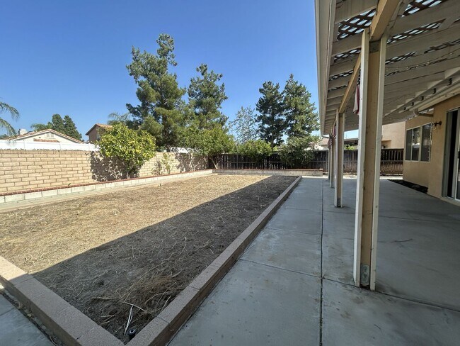 Building Photo - 37978 Spur Dr
