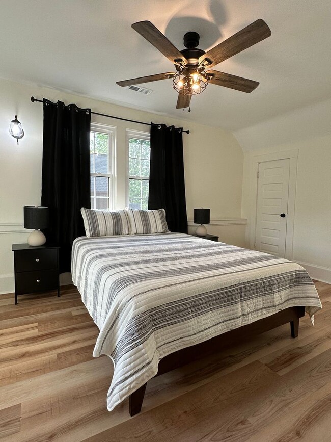 Building Photo - 3 bedroom, 2 bath, furnished Kingsport, TN