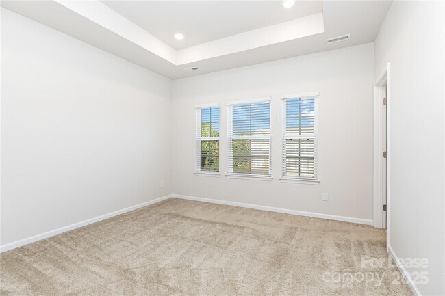 Building Photo - 10114 Hemingway Pl